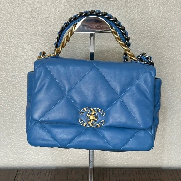 $6,900 CHANEL 19 Flap Bag Medium Blue 21P Excellent Condition - Picture 3 of 16